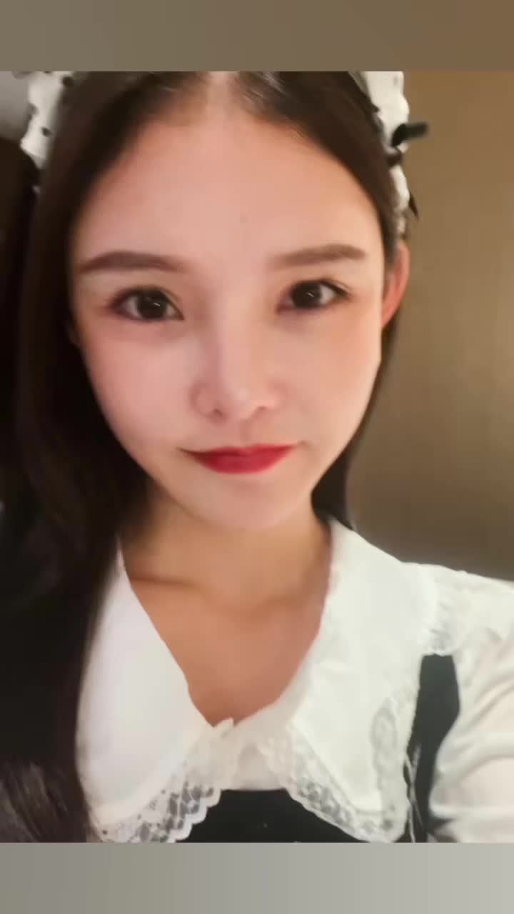 ，